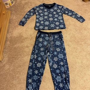 Nautica 2 piece Snowflake Pajama Set